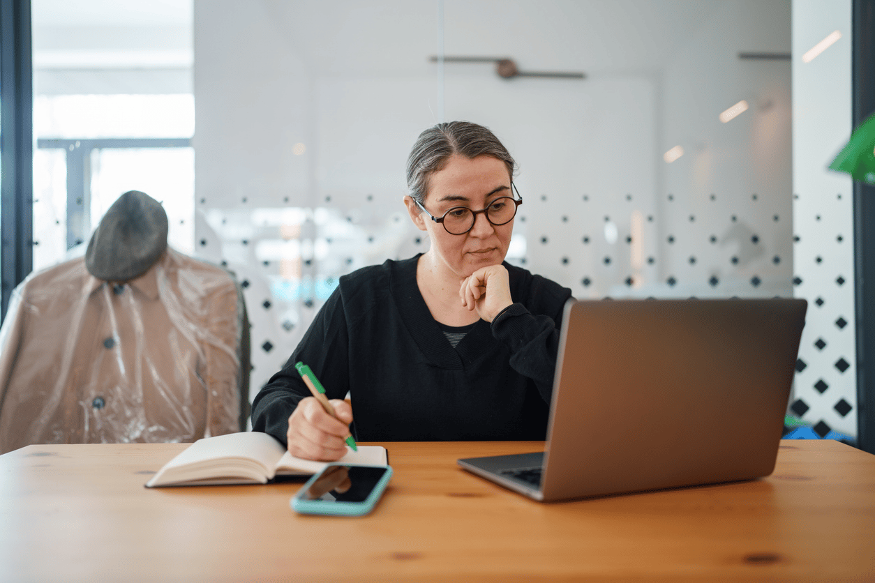 Woman doing elearning Woman doing elearning